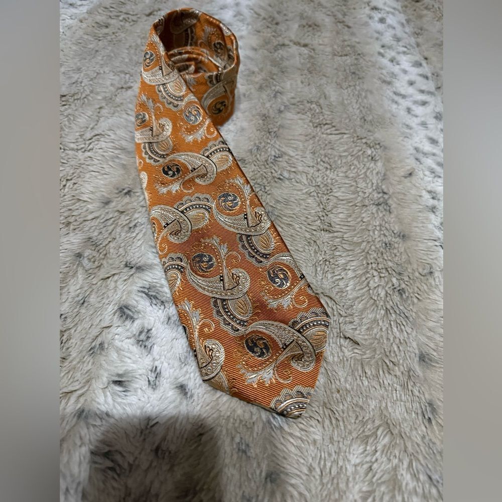 Robert Talbott best in class gold paisley tie